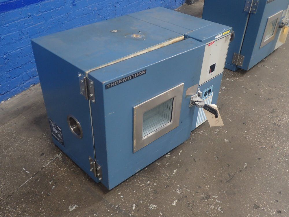 Thermotron Temperature Chamber