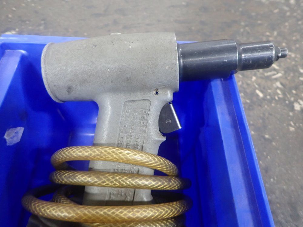 Pop Rivet Gun