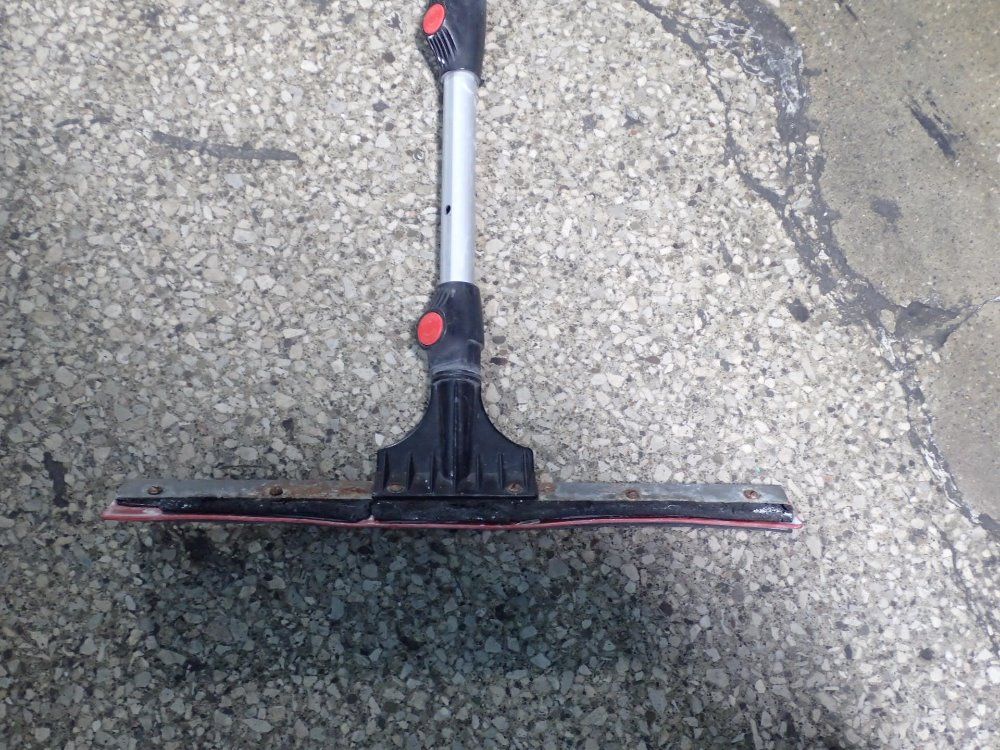 Mr. Longarm Squeegee