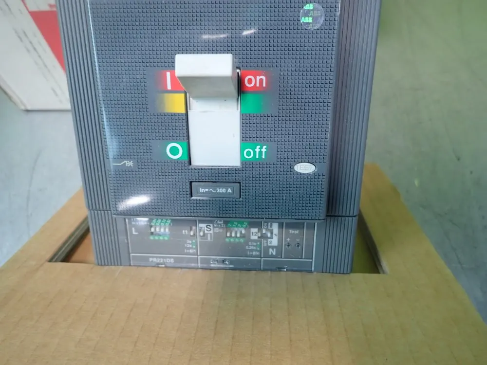 Abb Sace T5h 400, Circuit Breaker 400 Amp - Sace T5h 400
