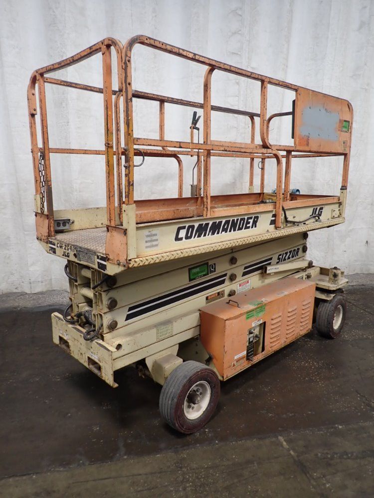 Jlg 750# 25' Cm-2546 Platform Scissor Lift - Cm-2546