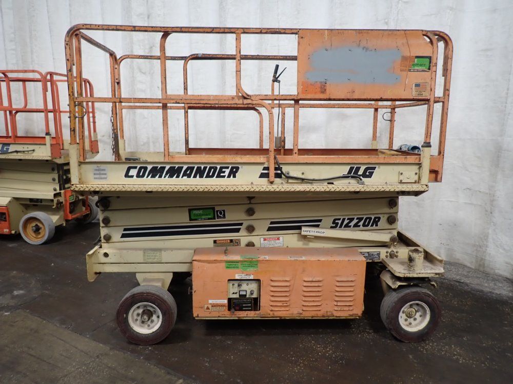 Jlg 750# 25' Cm-2546 Platform Scissor Lift - Cm-2546
