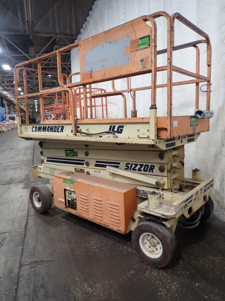 Jlg 750# 25' Cm-2546 Platform Scissor Lift - Cm-2546