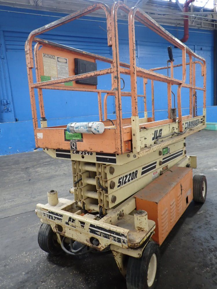 Jlg 750# 25' Cm-2546 Platform Scissor Lift - Cm-2546