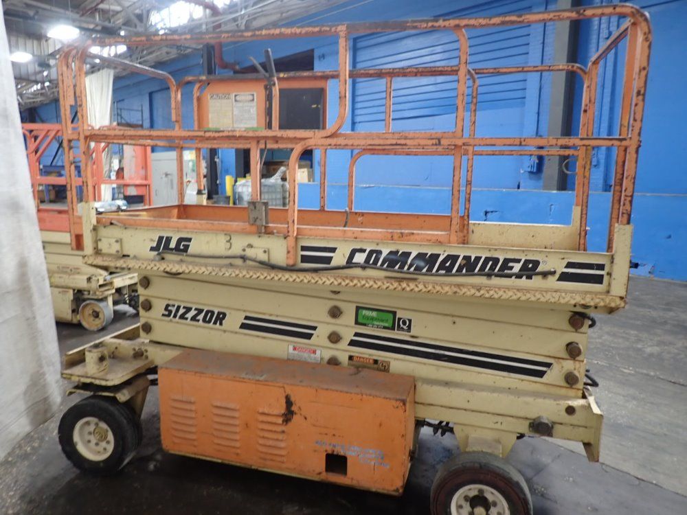 Jlg 750# 25' Cm-2546 Platform Scissor Lift - Cm-2546