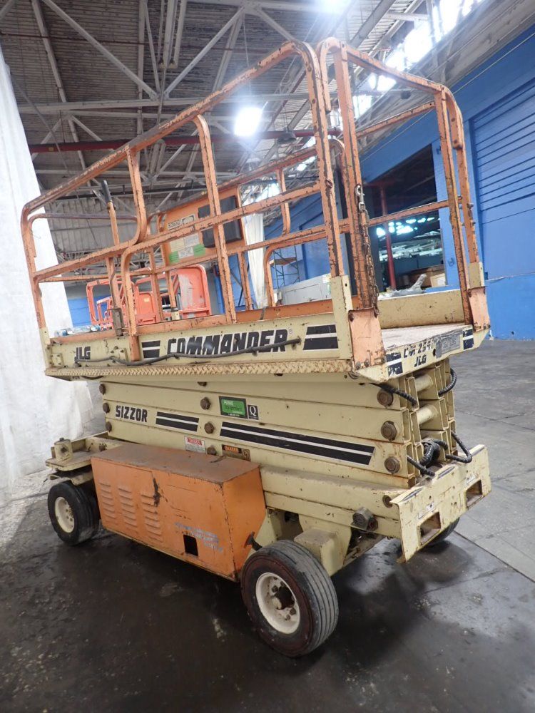 Jlg 750# 25' Cm-2546 Platform Scissor Lift - Cm-2546