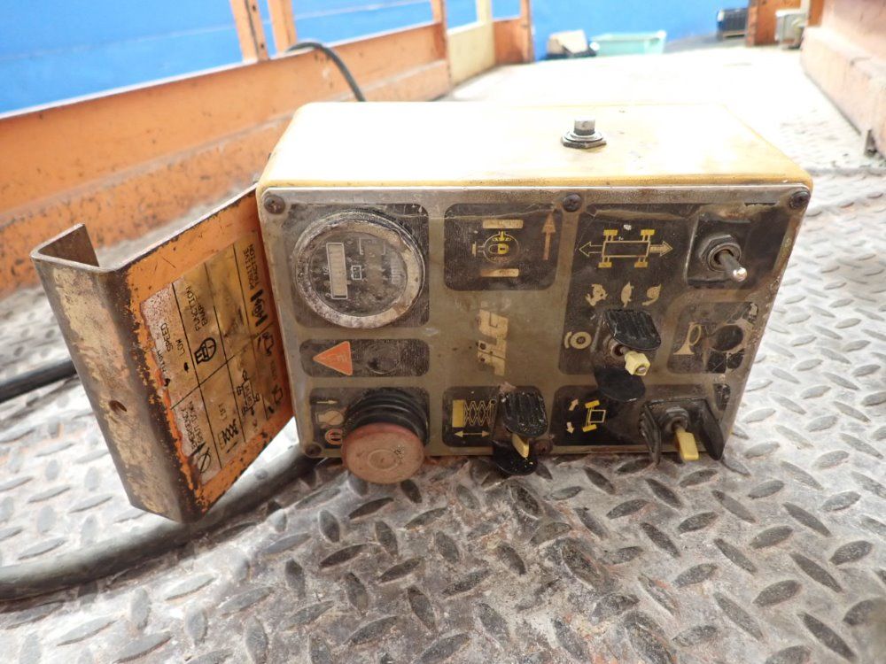 Jlg 750# 25' Cm-2546 Platform Scissor Lift - Cm-2546