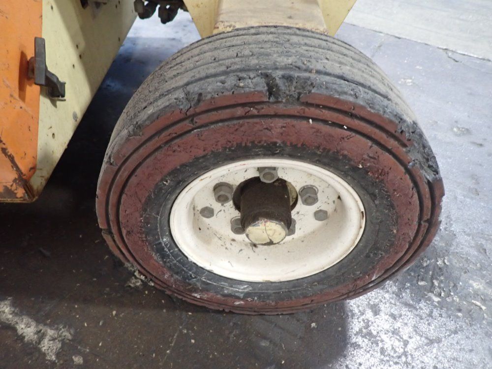 Jlg 750# 25' Cm-2546 Platform Scissor Lift - Cm-2546