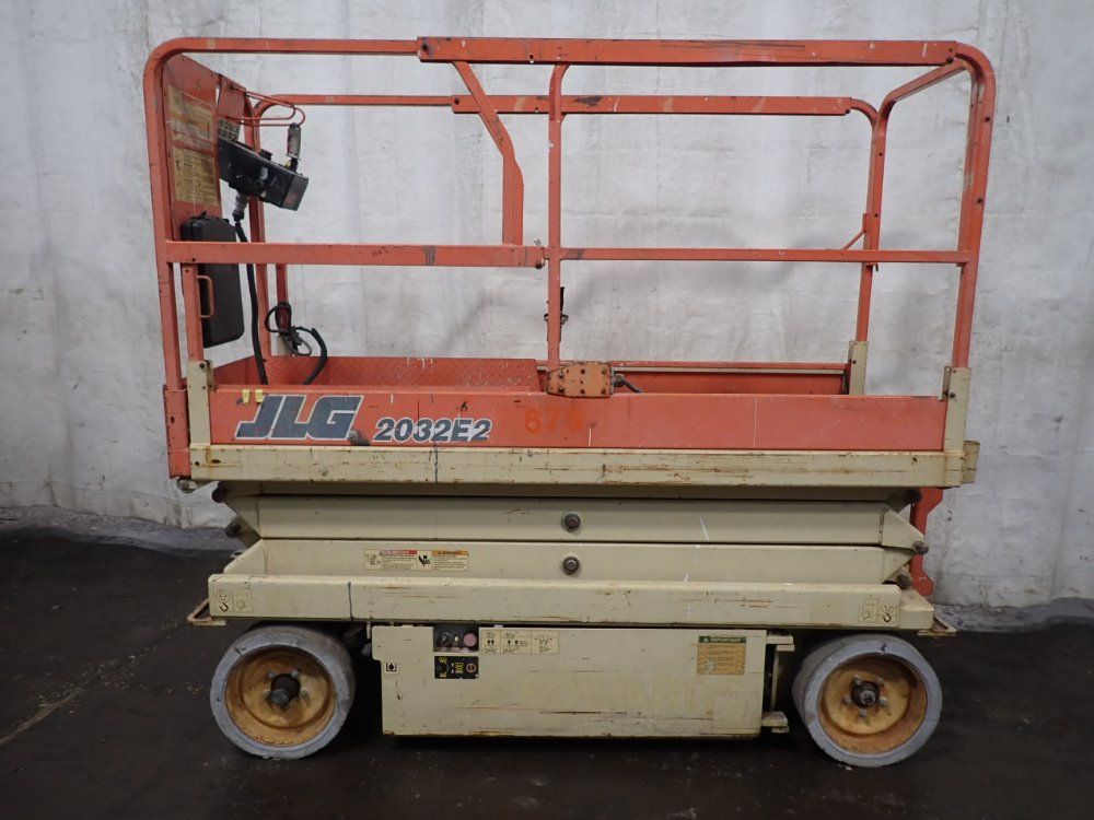 Jlg 750# 20' 2032-e2 Platform Scissor Lift - 2032-e2