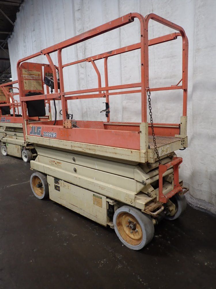 Jlg 750# 20' 2032-e2 Platform Scissor Lift - 2032-e2