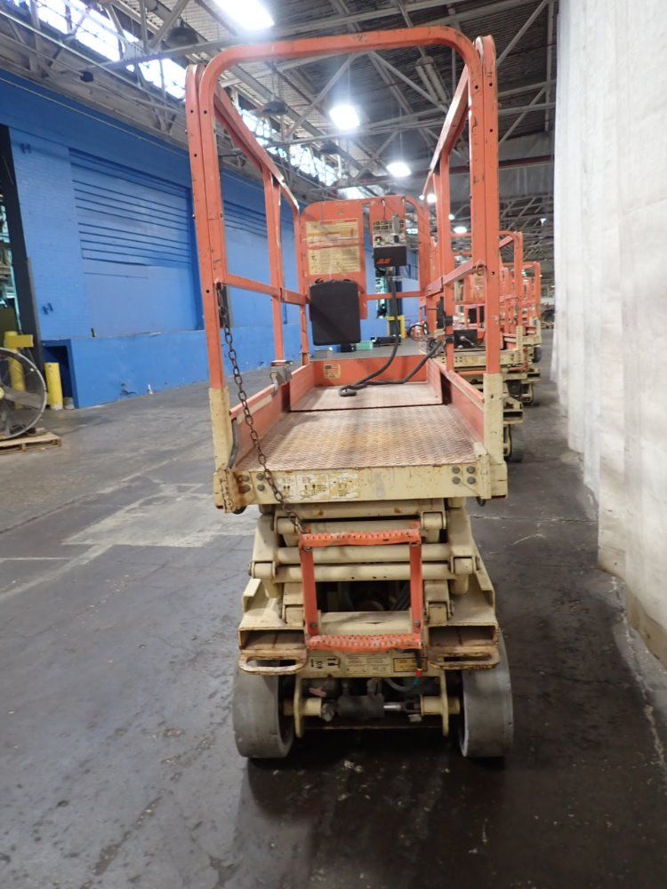 Jlg 750# 20' 2032-e2 Platform Scissor Lift - 2032-e2