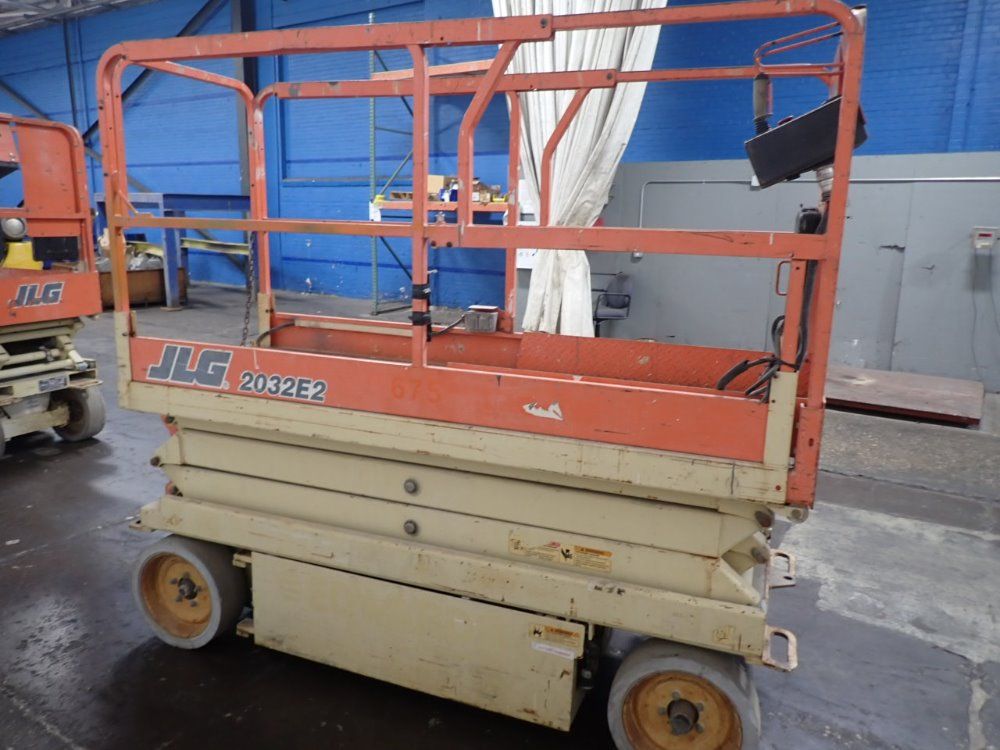 Jlg 750# 20' 2032-e2 Platform Scissor Lift - 2032-e2