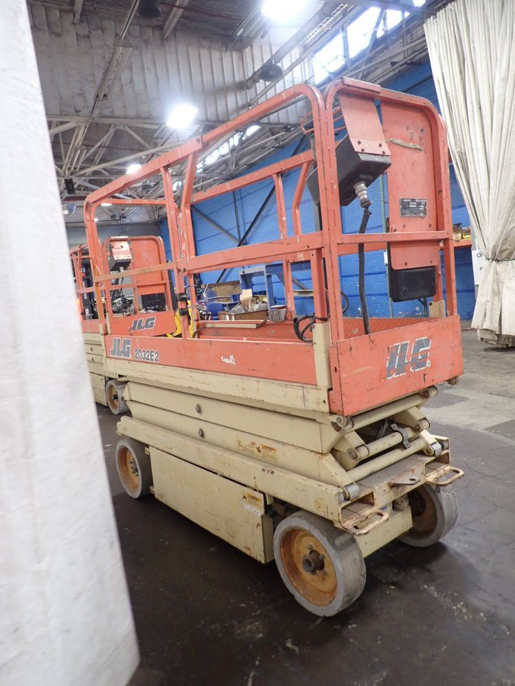 Jlg 750# 20' 2032-e2 Platform Scissor Lift - 2032-e2