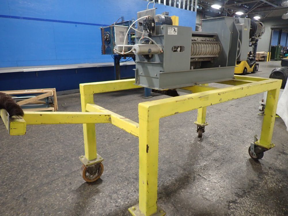 Vincent Corp. 10 1/2 X 6 3/4" Opening Vincent Corp. Cp-6 Screw Press - Cp-6