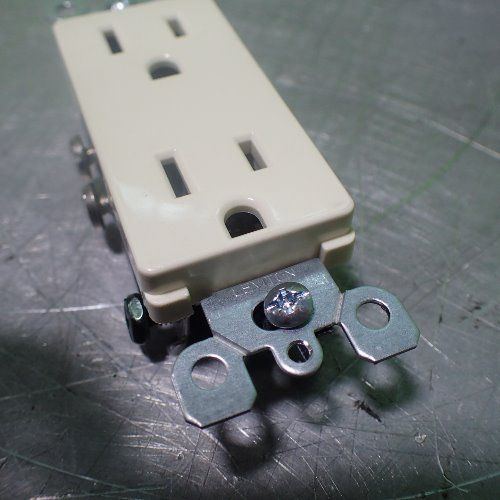 Leviton 20 Leviton M03-5325-amp, 2-pole 3-wire Grounding Outlets 15a 125v - M03-5325-amp