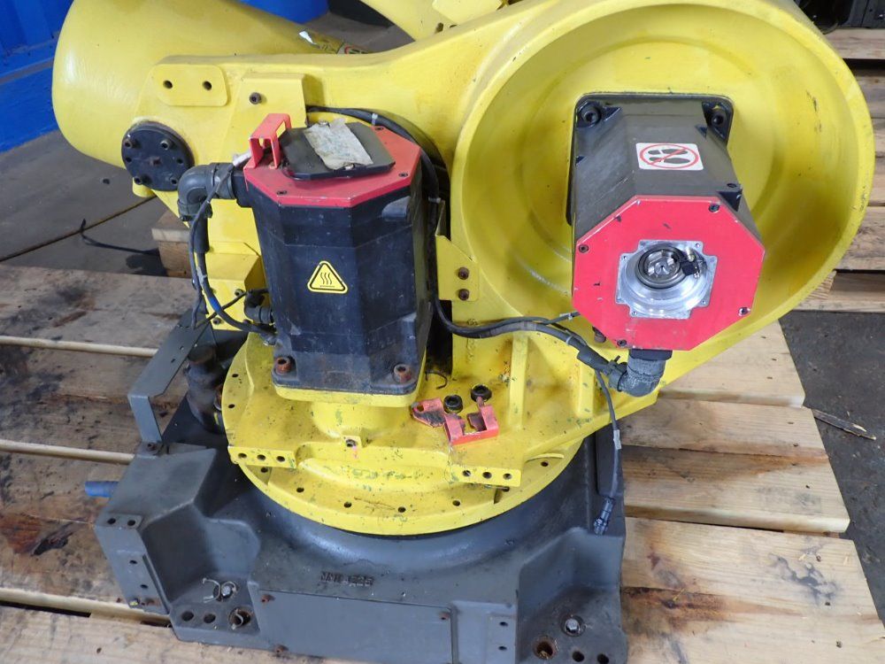 Fanuc R-2000ia/165f Robot - A05b-1324-b203
