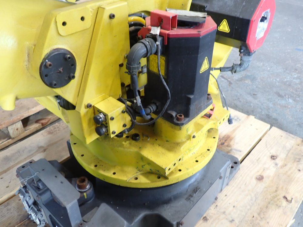 Fanuc R-2000ia/165f Robot - A05b-1324-b203