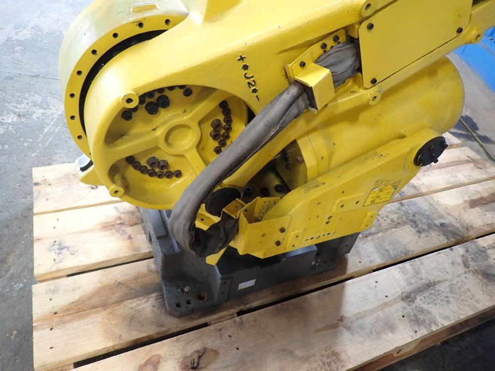 Fanuc R-2000ia/165f Robot - A05b-1324-b203