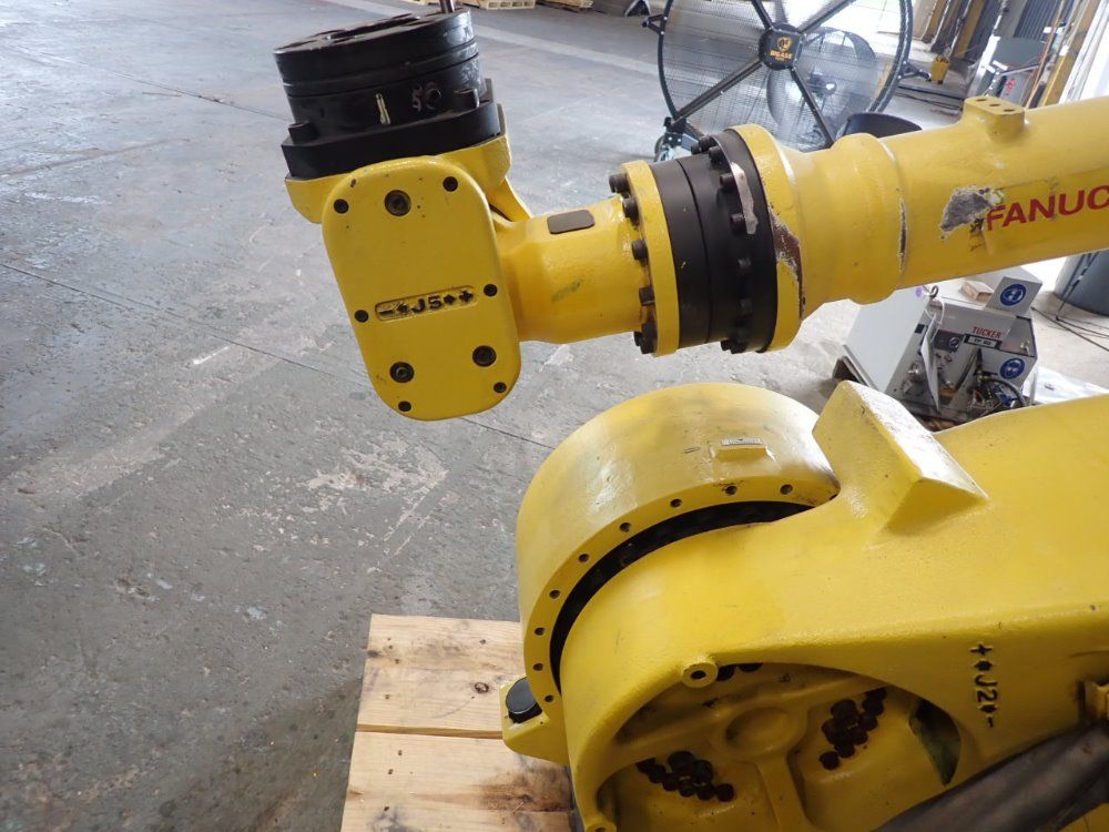 Fanuc R-2000ia/165f Robot - A05b-1324-b203