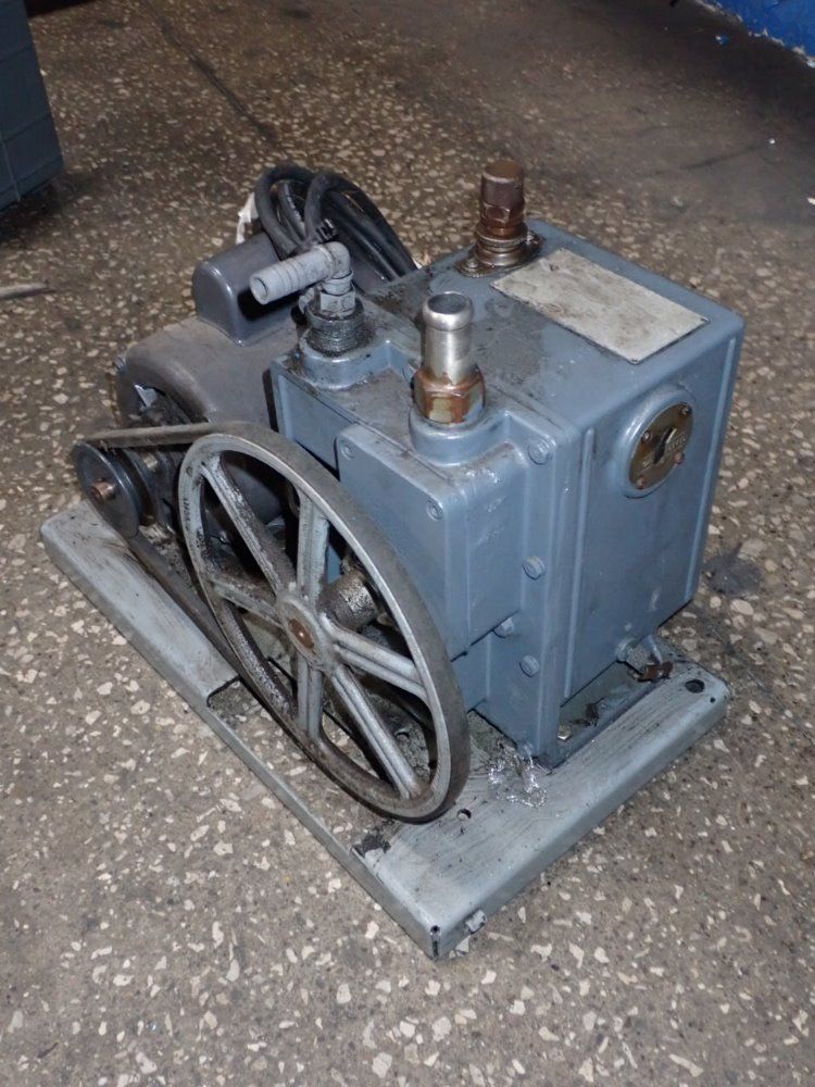 The Welch Scientific Company Vacuum Pump