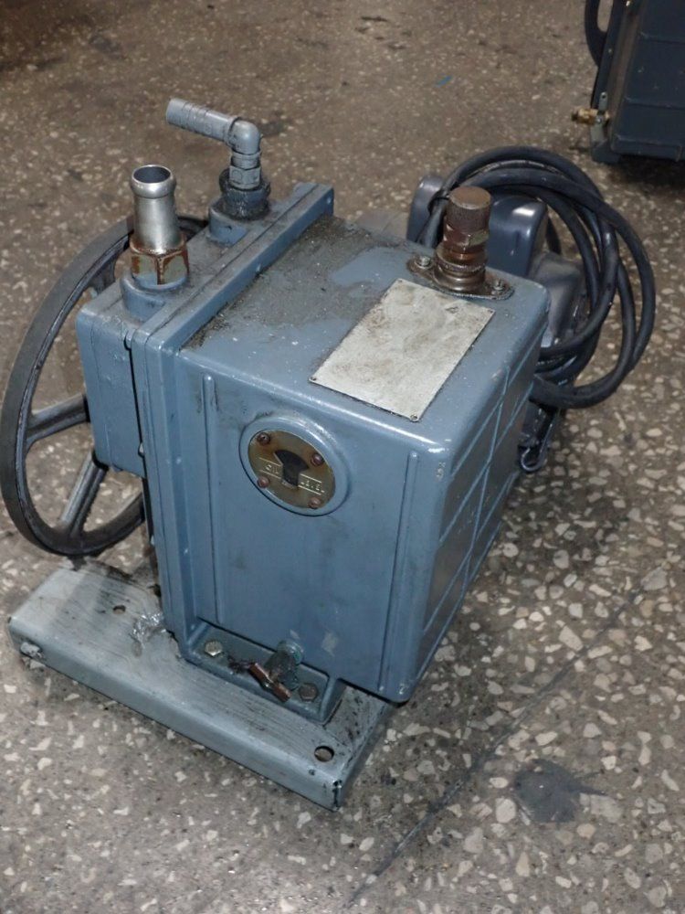 The Welch Scientific Company Vacuum Pump