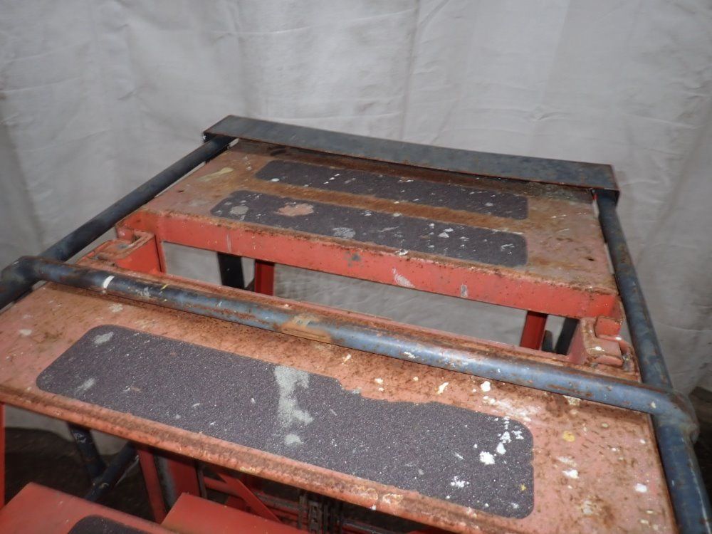 Economy Engineering Co. Hi-jacker/man Lift