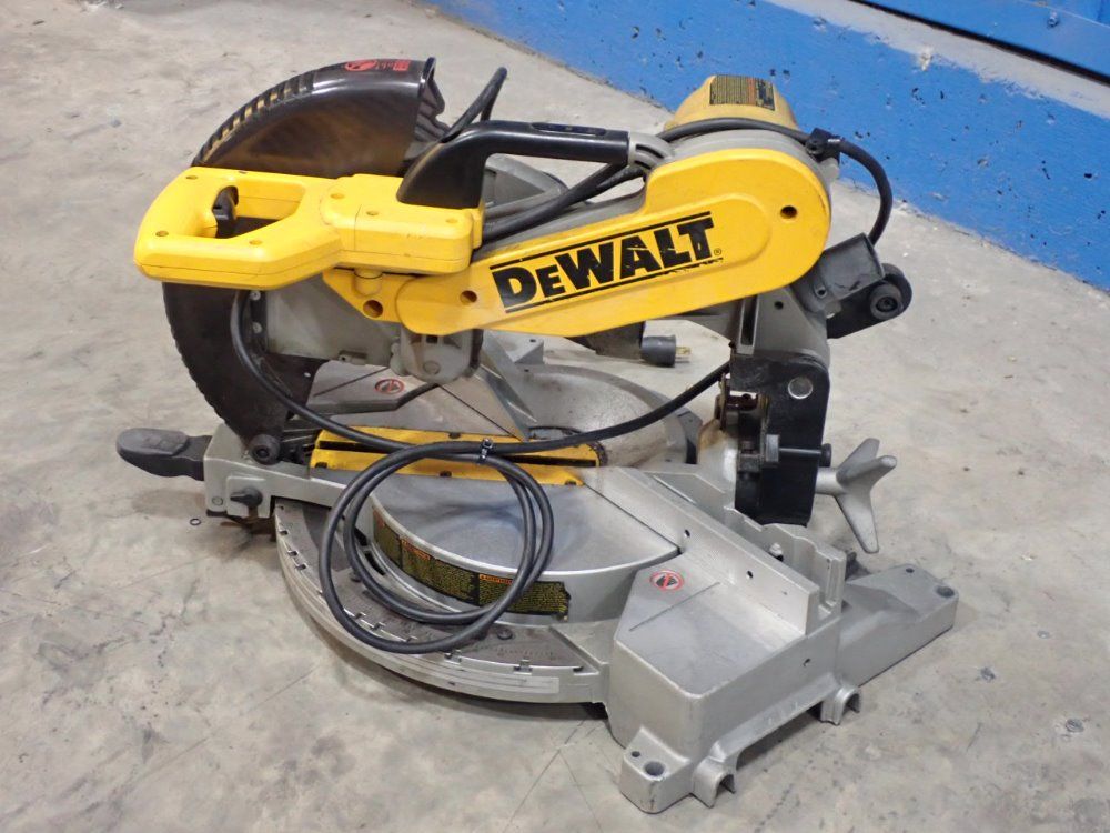 Dewalt 15a Double Bevel Compound Mitter Saw - Dw716
