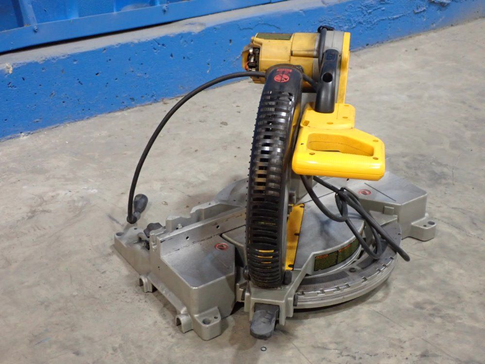 Dewalt 15a Double Bevel Compound Mitter Saw - Dw716