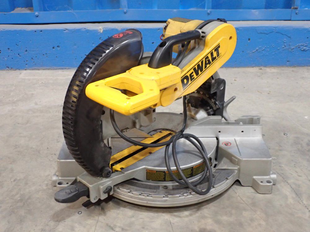 Dewalt 15a Double Bevel Compound Mitter Saw - Dw716