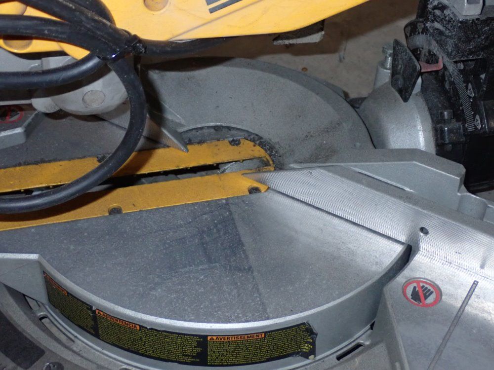 Dewalt 15a Double Bevel Compound Mitter Saw - Dw716