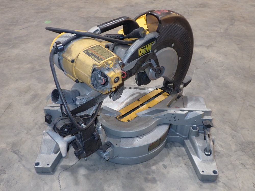 Dewalt 15a Double Bevel Compound Mitter Saw - Dw716