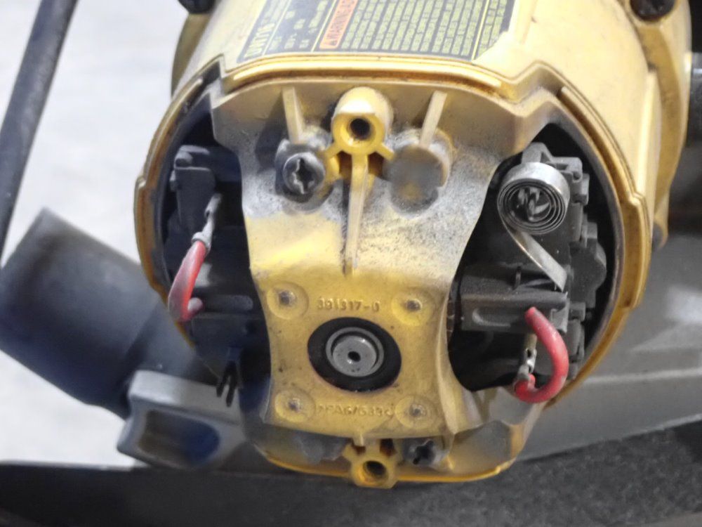 Dewalt 15a Double Bevel Compound Mitter Saw - Dw716