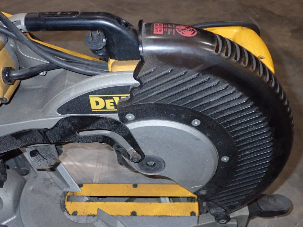 Dewalt 15a Double Bevel Compound Mitter Saw - Dw716