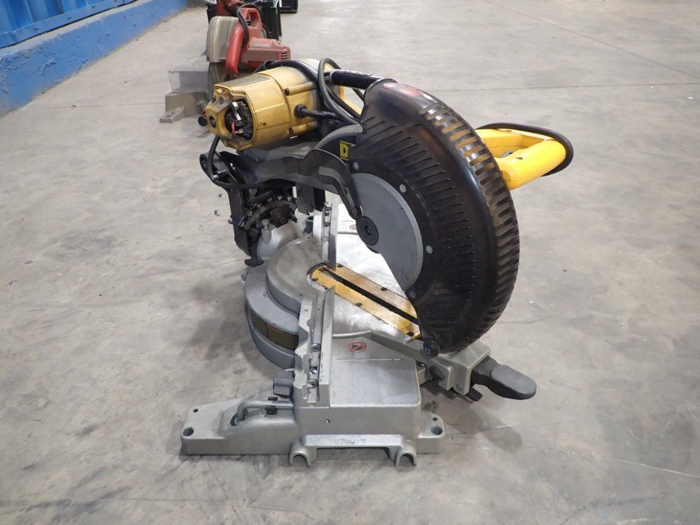 Dewalt 15a Double Bevel Compound Mitter Saw - Dw716