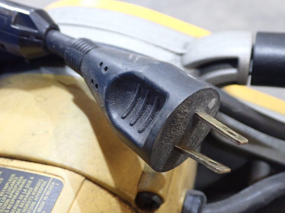 Dewalt 15a Double Bevel Compound Mitter Saw - Dw716