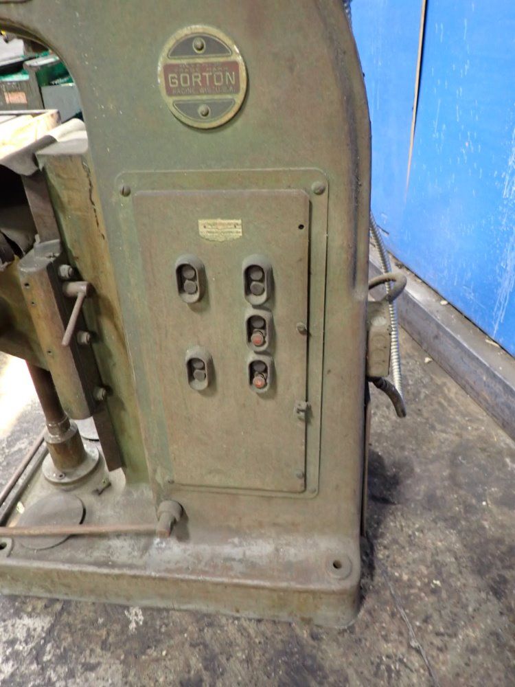 Gorton 24" X 9" Vertical Mill