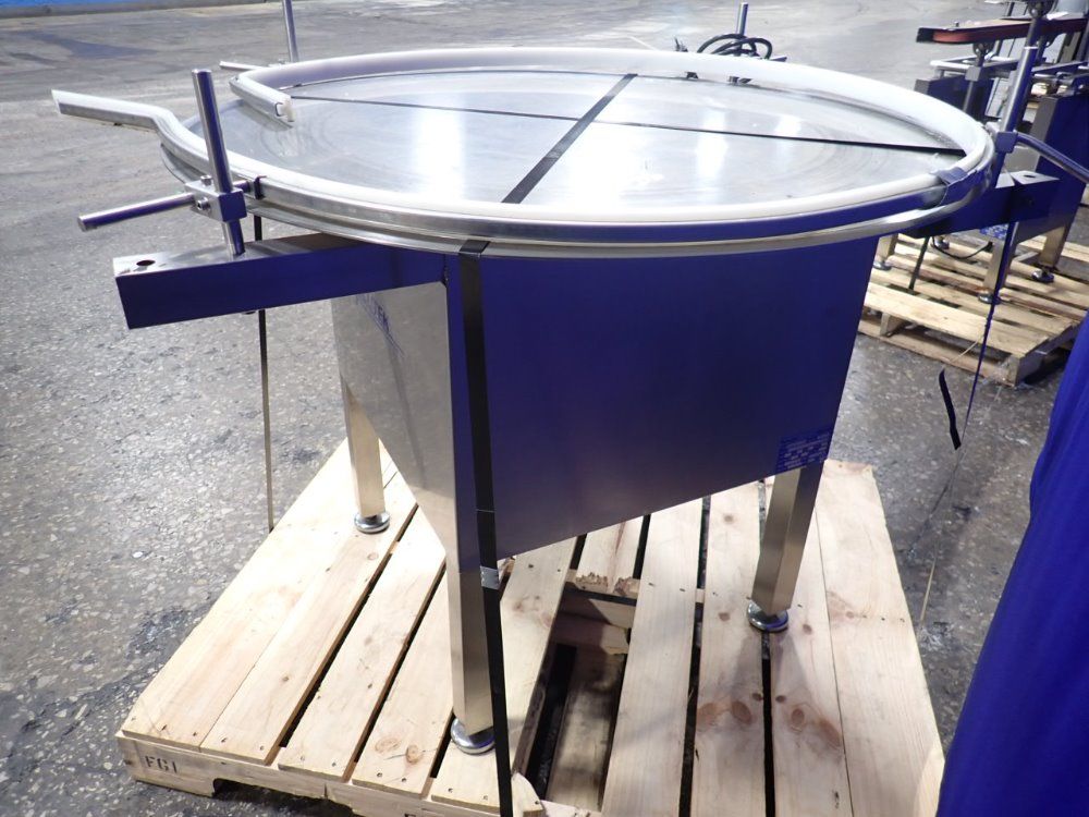 Accutek 42" Accumulation Table - 28-042-ajcc