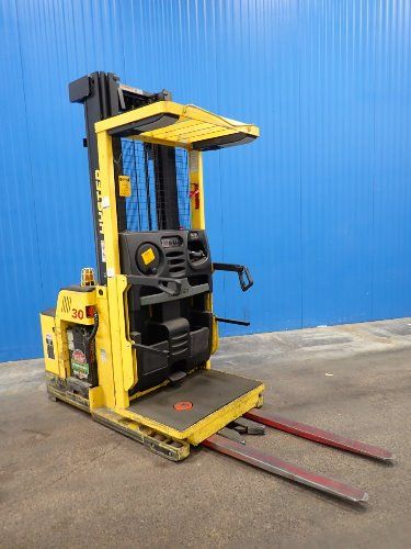 Hyster 3000 Lbs Electric Order Picker - R30xms3