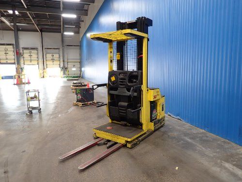Hyster 3000 Lbs Electric Order Picker - R30xms3