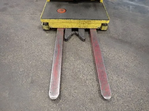 Hyster 3000 Lbs Electric Order Picker - R30xms3