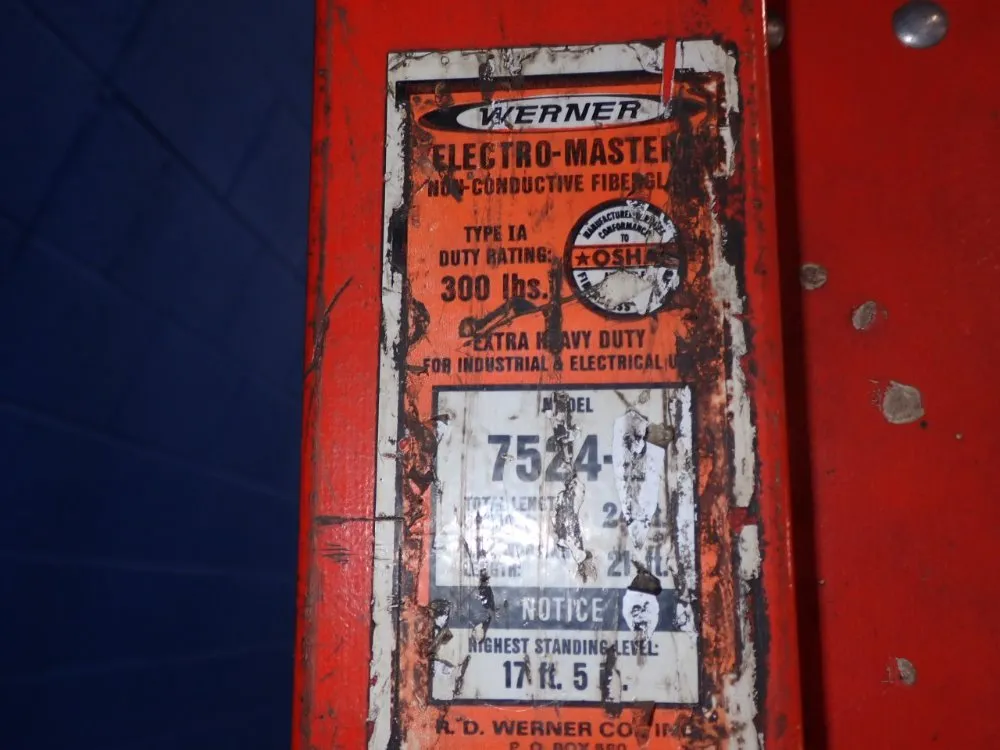 Werner 24 Steps / 300# Fiberglass Extension Ladder - 7524