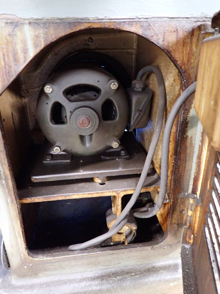 Brown & Sharpe 6 1/4" X 18" Surface Grinder - No 2l