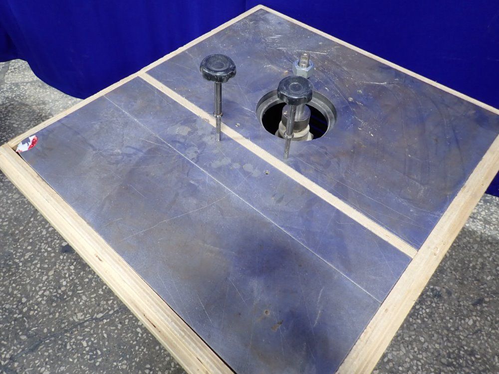 Besco 30" X 32" Table Wood Spindle Router - Jy-305p