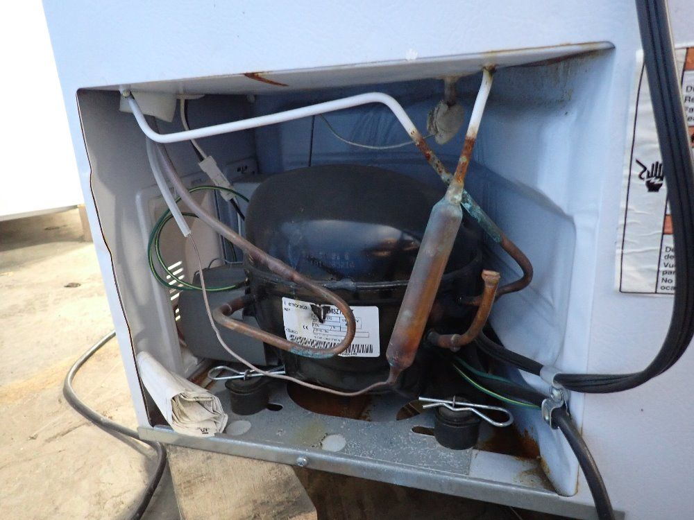 General Electric 60"lx22"wx29"h (interior) Household Freezer - Fcm22dhww