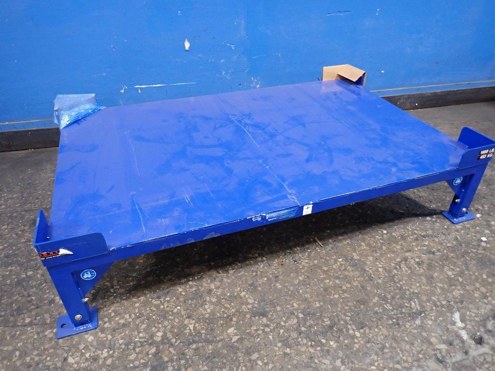 Knight 51" X 78" Stand