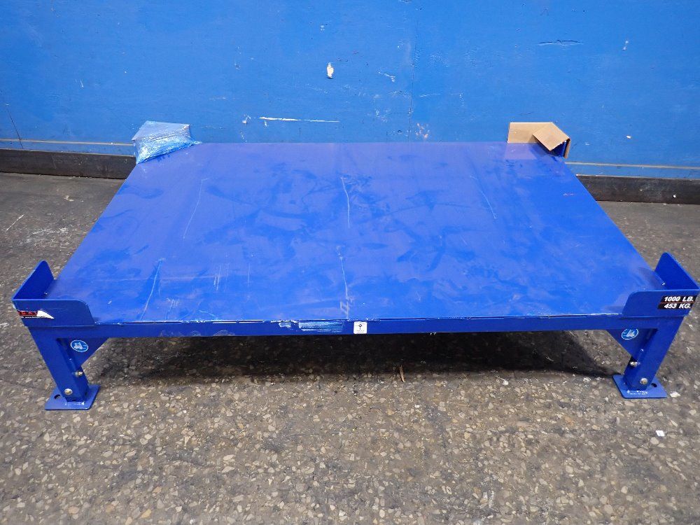 Knight 51" X 78" Stand