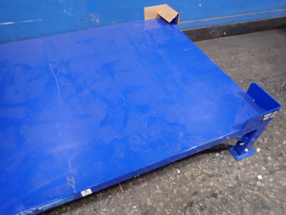 Knight 51" X 78" Stand