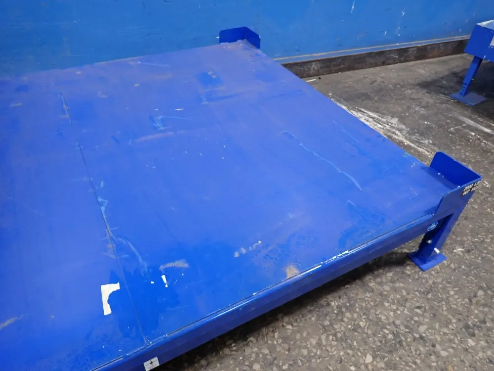 Knight 72" X 100" Stand