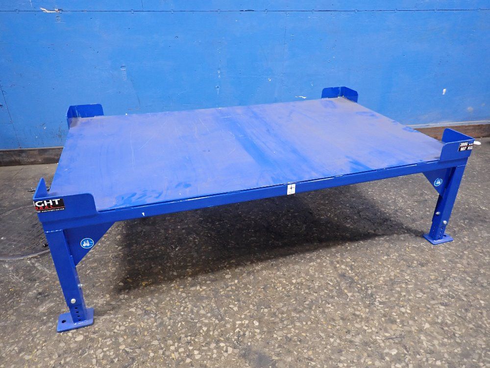 Knight 51" X 83" Stand