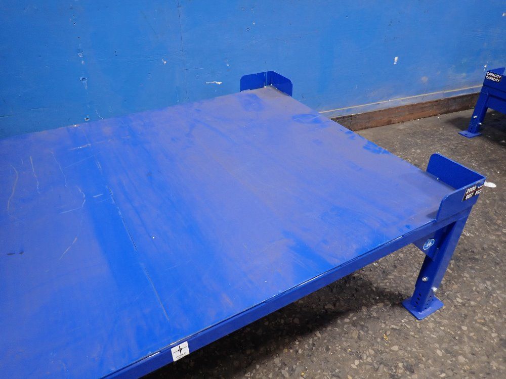 Knight 51" X 83" Stand